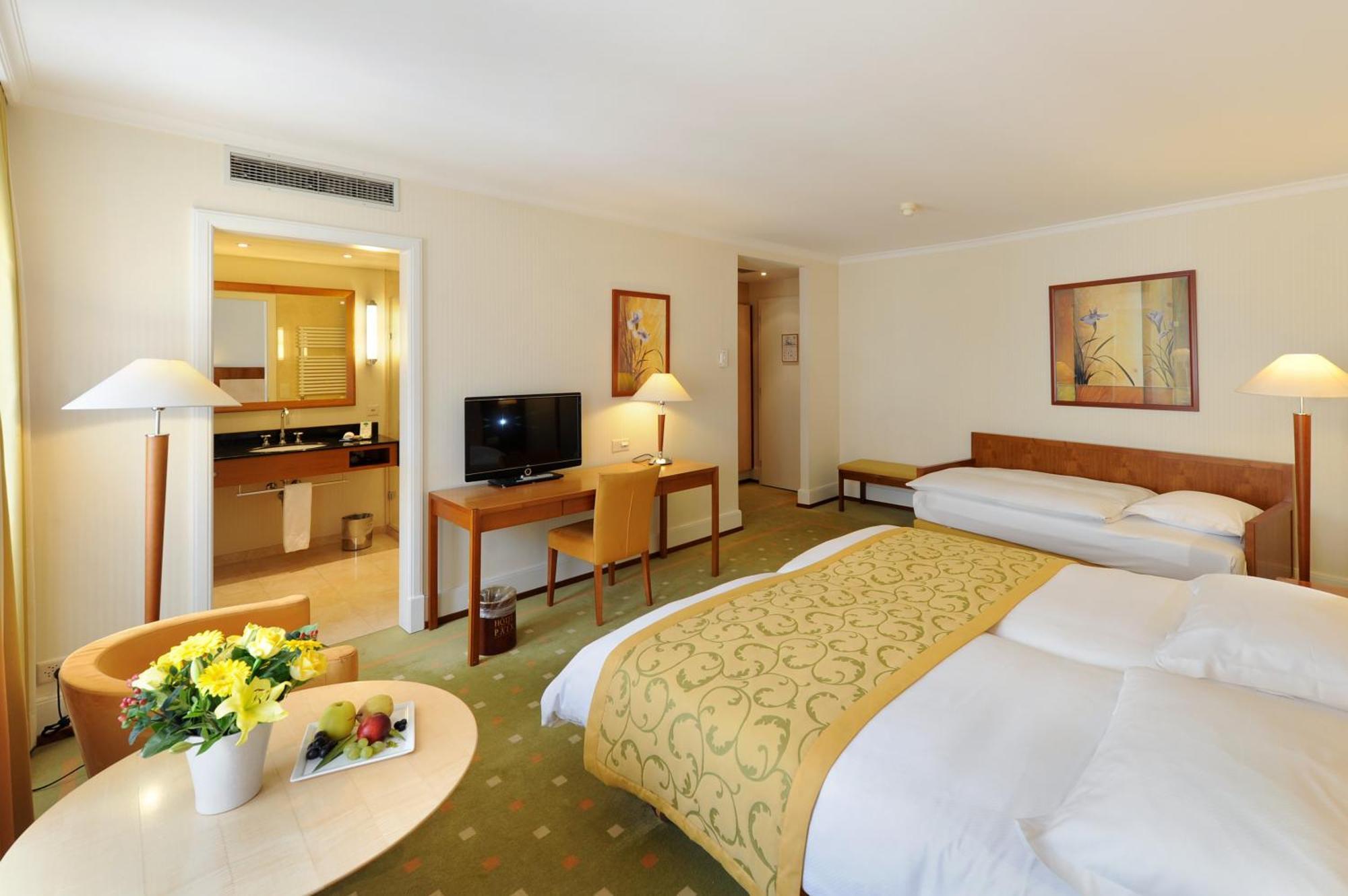Triple Room,1598395601:JPEG