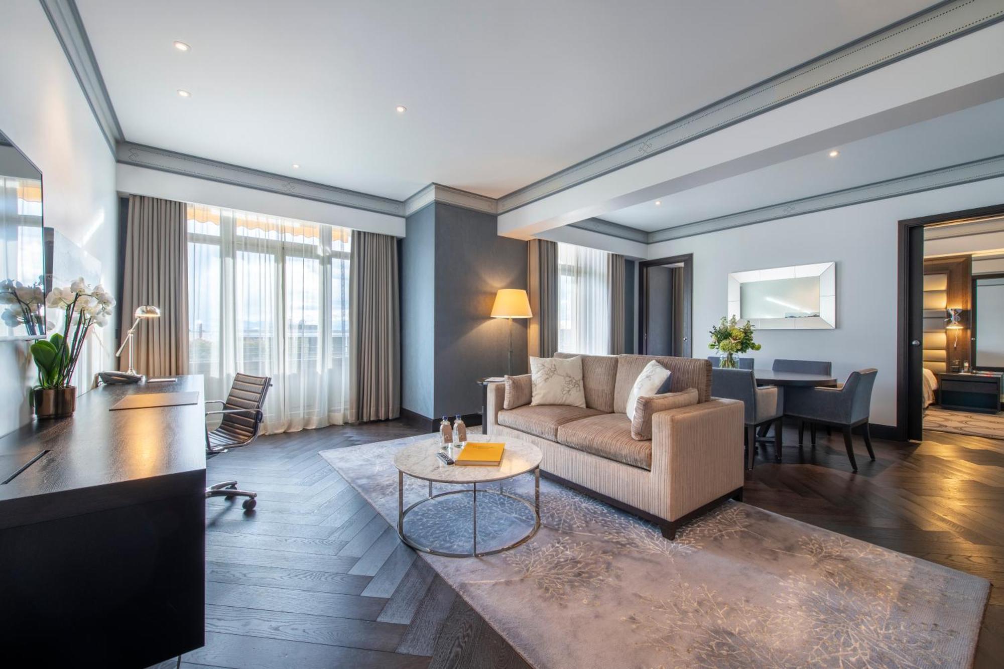 Savoy Executive Suite Lake View,1765379556:JPEG